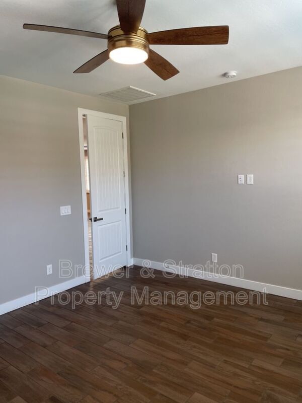Building Photo - 20898 E Cattle Dr