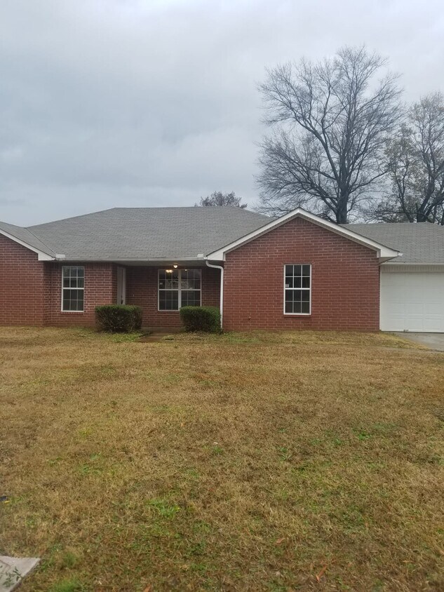 1007 E 10th Ave, Pine Bluff, AR 71601 House for Rent in Pine Bluff
