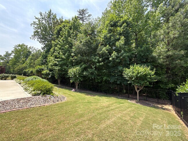 Foto del edificio - 14702 Brannock Hills Dr