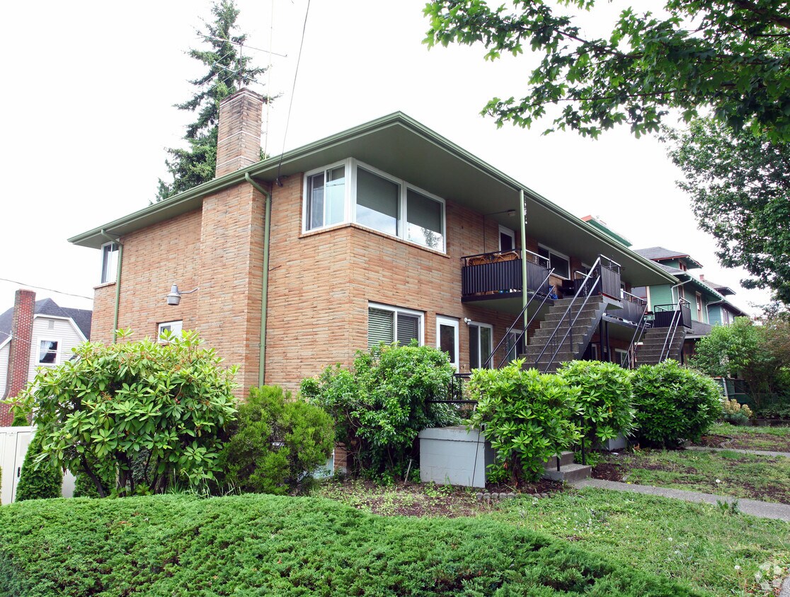 Building Photo - 6312 Phinney Ave N