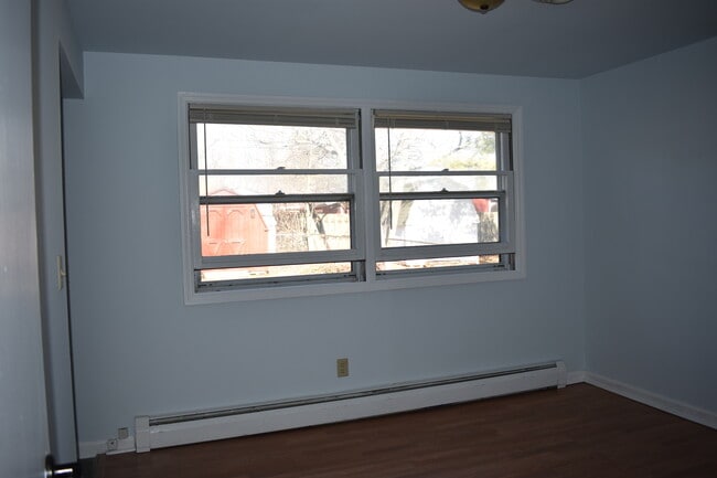 Primary Bedroom with full bath and shower - 522 W Chestnut St