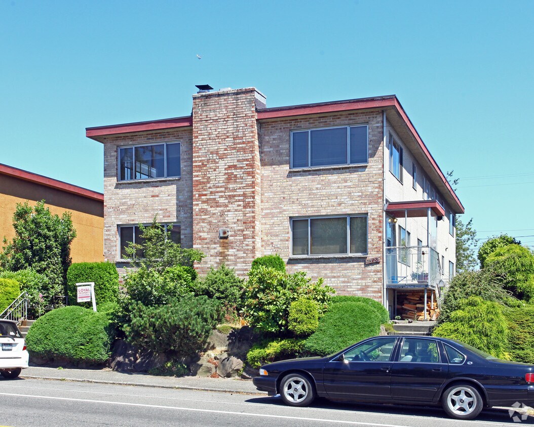 Primary Photo - 24th Ave Apartments