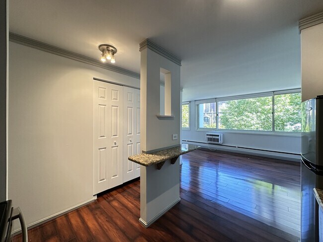 Foto del edificio - 1349 N Dearborn St