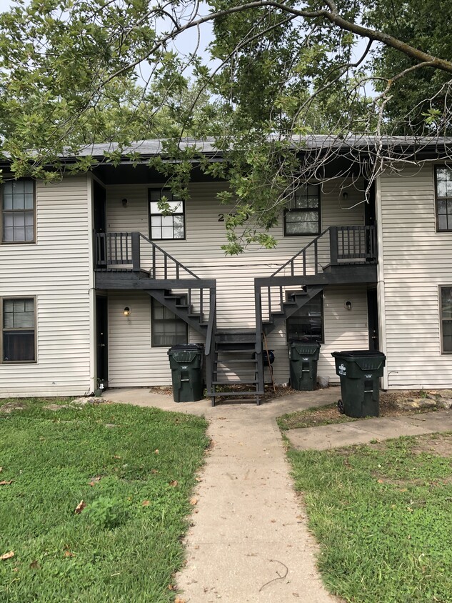 Primary Photo - Blue Springs Quad Unit 4