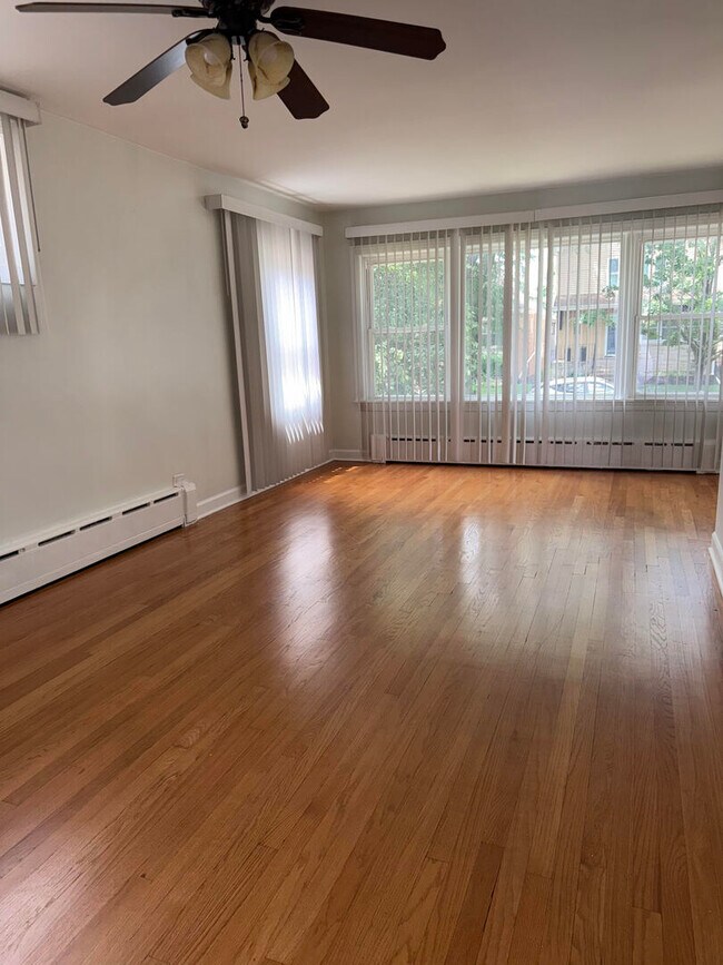 Foto del edificio - 3953 N Oleander Ave