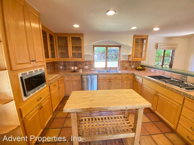 Building Photo - 2 br, 2.5 bath House - 4936 Proctor Ave