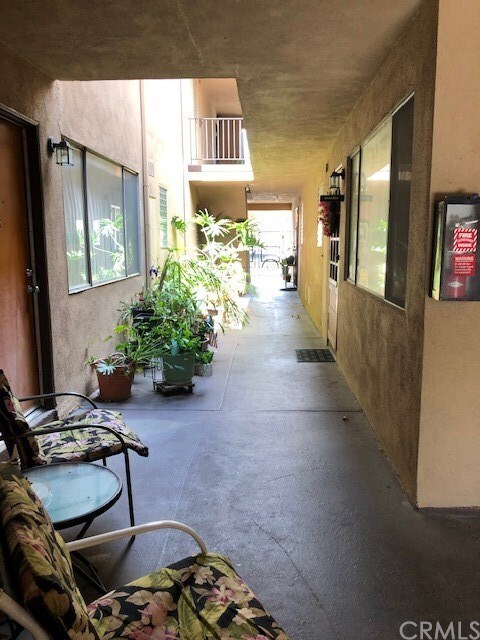 Building Photo - 250 E Badillo St