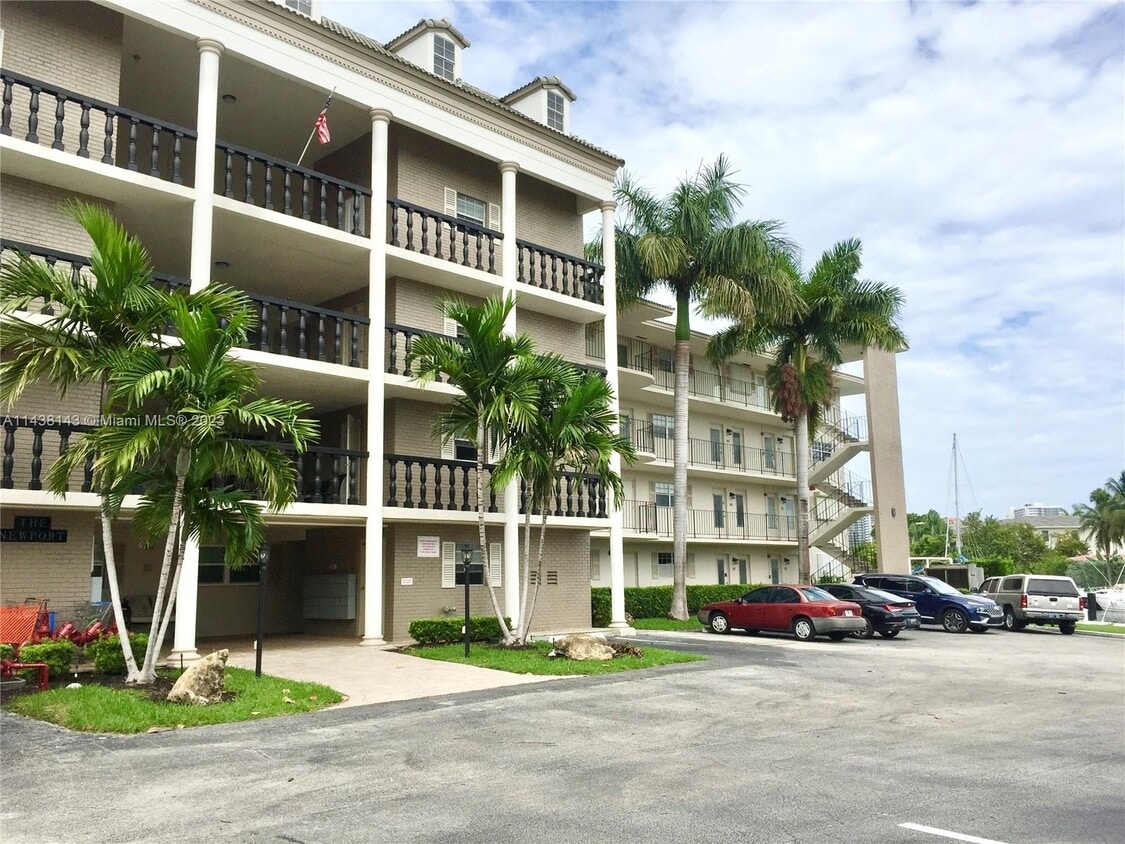 440 Paradise Isle Blvd Unit 206, Hallandale Beach, FL 33009 Condo for