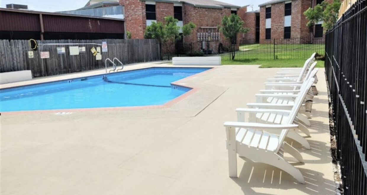 Swimming Pool at Willow Woods - Willow Wood Apartments