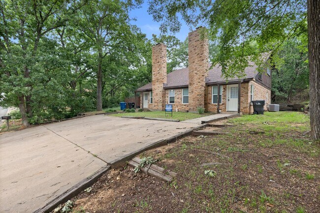 Foto del edificio - 1205 W Texas St