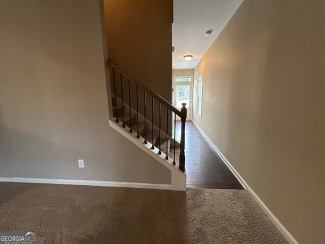 Building Photo - 607 Summit Pt