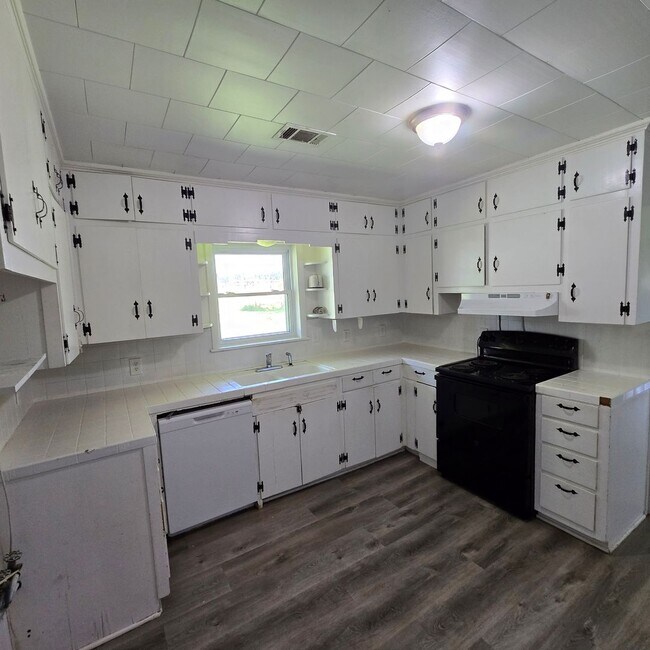 Foto del edificio - 3 Bed • 1 Bath • Stonework Home in Newark ...