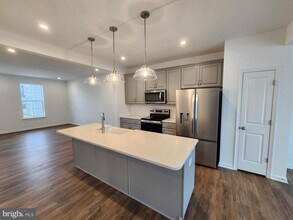 Building Photo - 500 Husky Trl