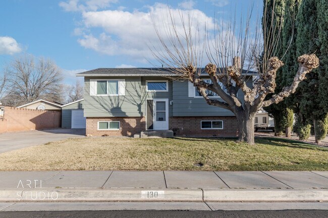 Building Photo - Remodeled 4 bedroom, 2 bathroom Home