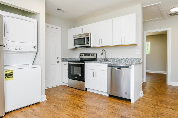 NEWLY RENOVATED 2 bedroom, 1 bathroom at G... - NEWLY RENOVATED 2 bedroom, 1 bathroom at G...