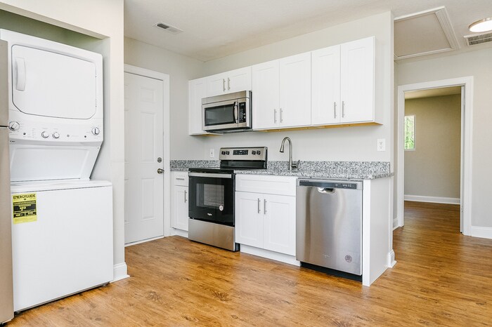 Primary Photo - NEWLY RENOVATED 2 bedroom, 1 bathroom at G...