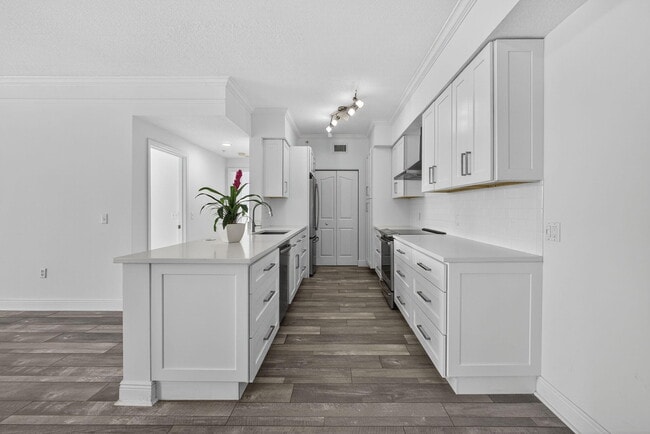 Building Photo - 5301 Myrtlewood Cir E