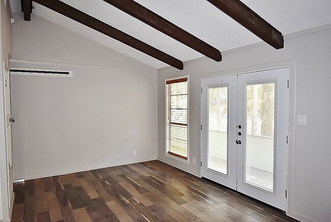 Foto del edificio - Beautifully Updated 1/1 Cabin Close to the...