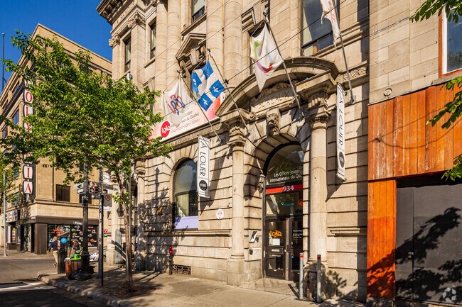 Building Photo - 936 Rue Sainte-Catherine E