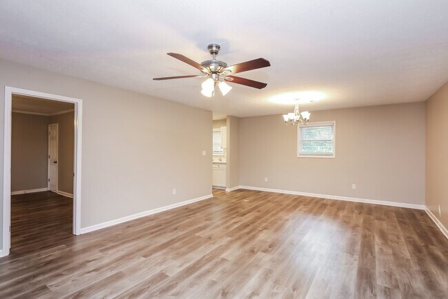 Building Photo - 549 Village Run