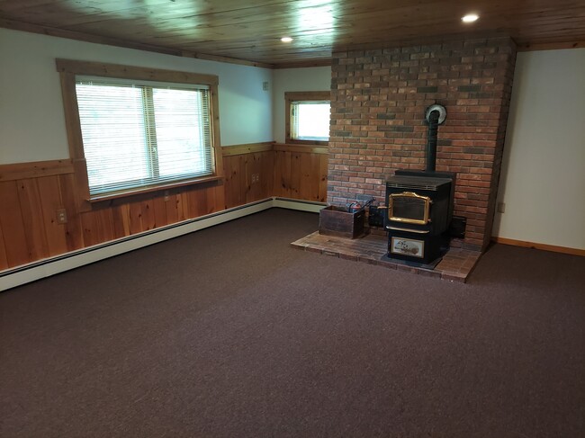 Living room - 220 Ice House Rd