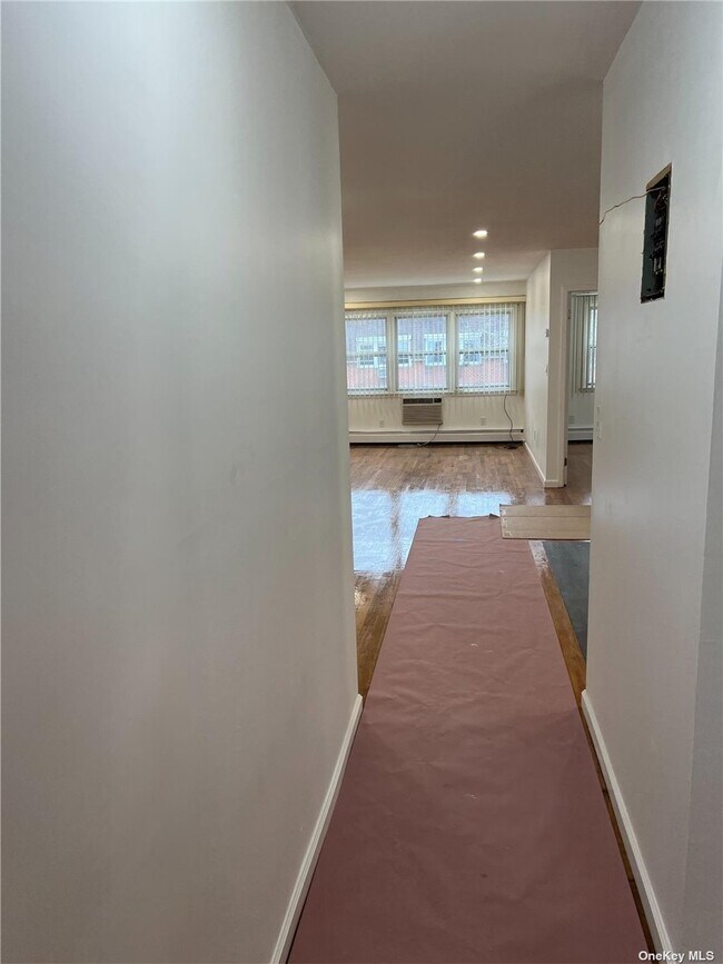 Foto del edificio - 240-53 68th Ave