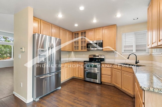 Building Photo - Beautiful Large Home with Central A/C and ...