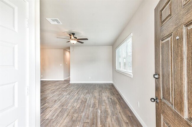 Foto del edificio - 9708 Grosbeak Ln