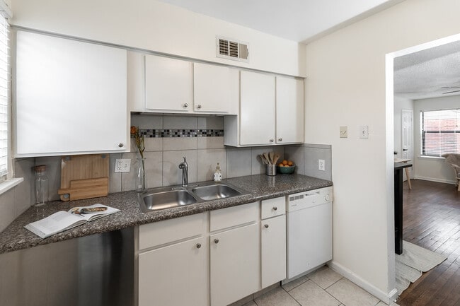 Building Photo - Eleven60