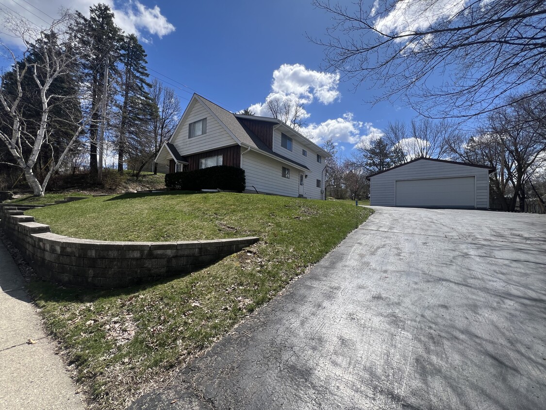 Primary Photo - 221 W Sunset Dr