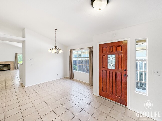 Foto del edificio - Cozy Escondido 3BR/2BA with A/C, large bac...