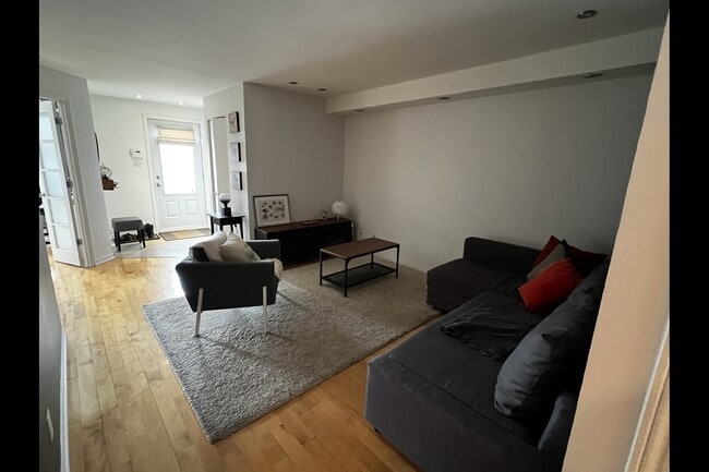 Building Photo - 4707 Rue Rivard