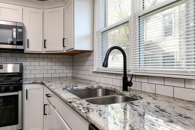 Foto del edificio - 318 Bronson St