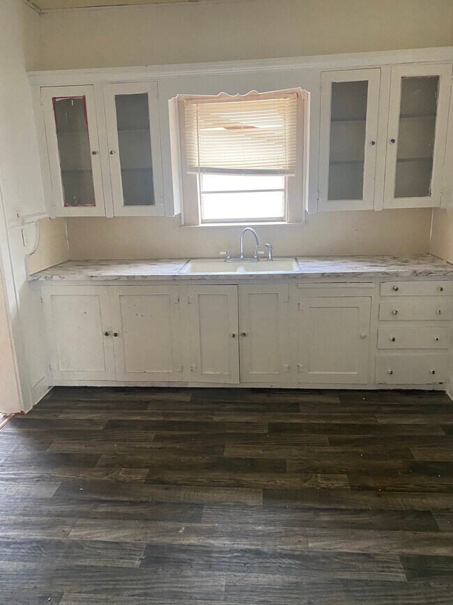 Foto del edificio - 710 W 7th St