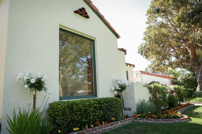 Building Photo - 1146 Highland Ave