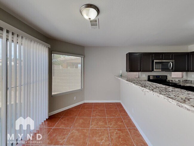 Building Photo - 1527 Cane Hill Dr