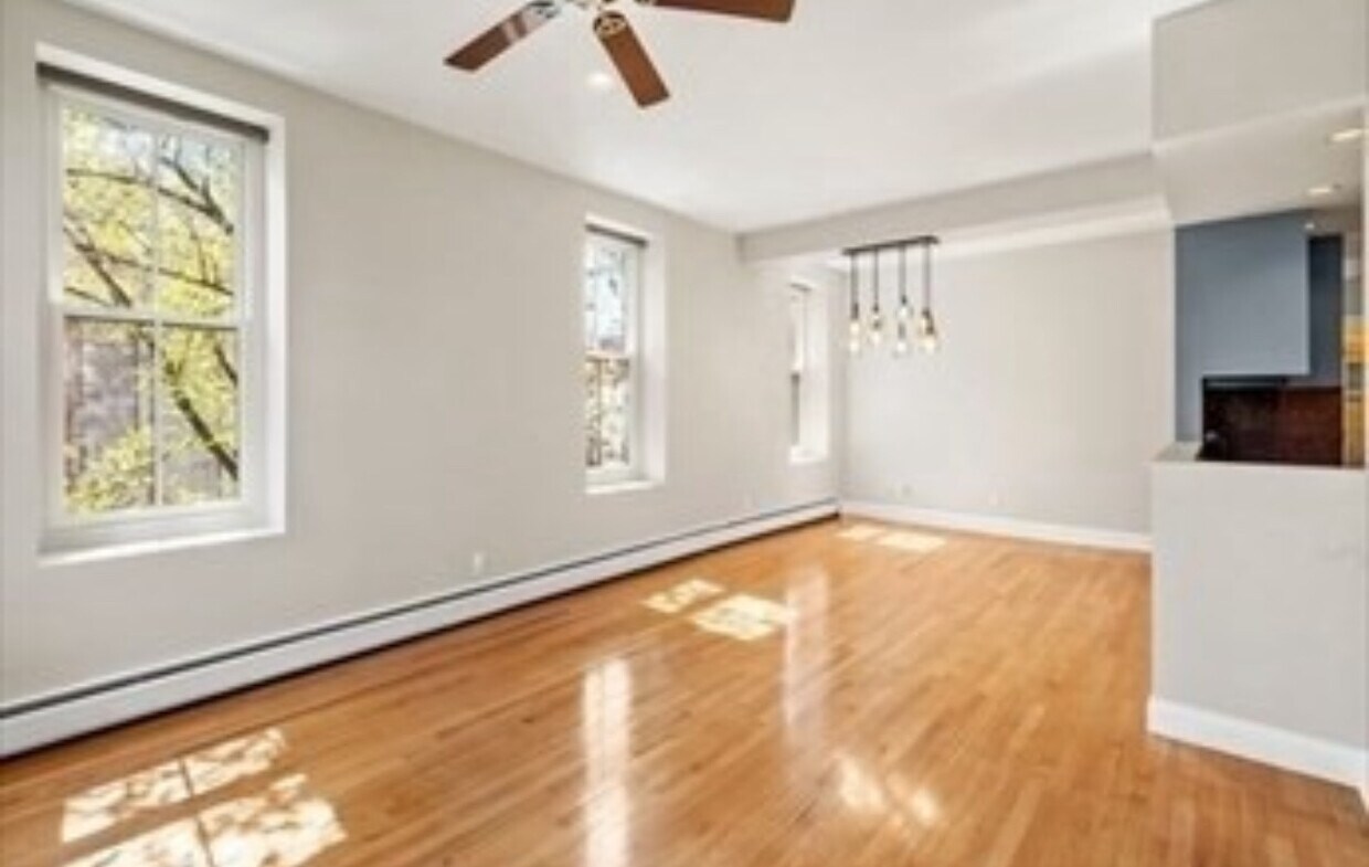Foto principal - 31 E Concord St