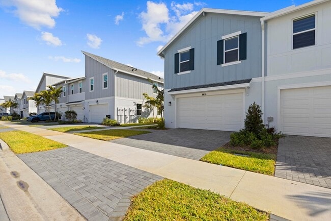 Building Photo - 4416 Longwood Lk Sq