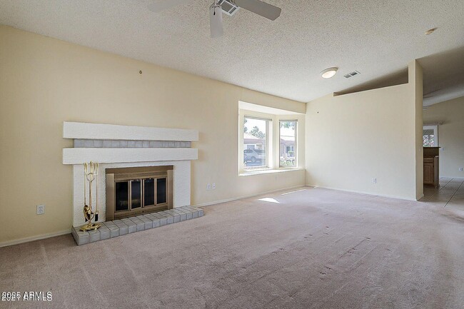 Building Photo - 1120 N Val Vista Dr