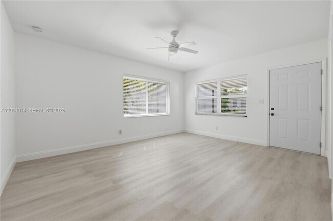 Foto del edificio - 2240 SW 16th Ct