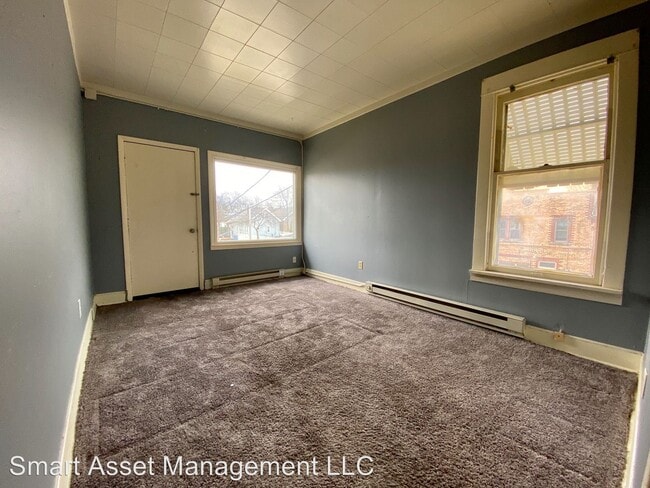 Building Photo - 868 S 74th St
