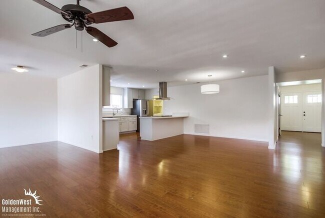Building Photo - Spacious 4Bdm 2.5Ba Clairemont Mesa Home with Private Spa!