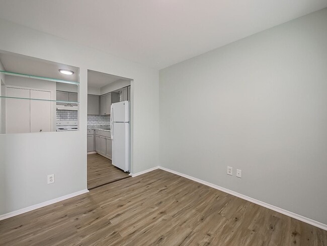 Building Photo - 211 Smt Rdg Dr