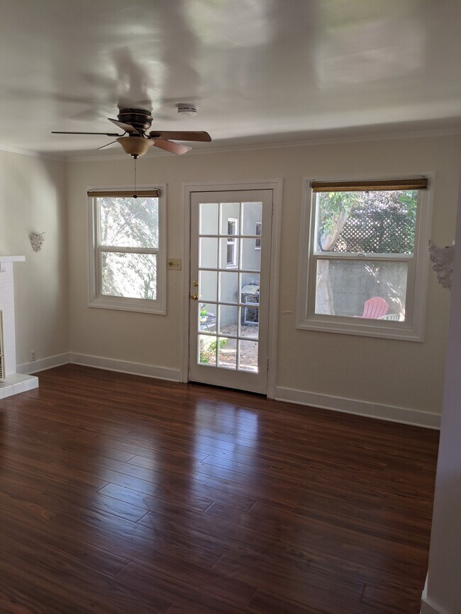 Foto del edificio - 5141 Clinton St