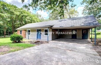 Building Photo - 5901 Lyndell Dr