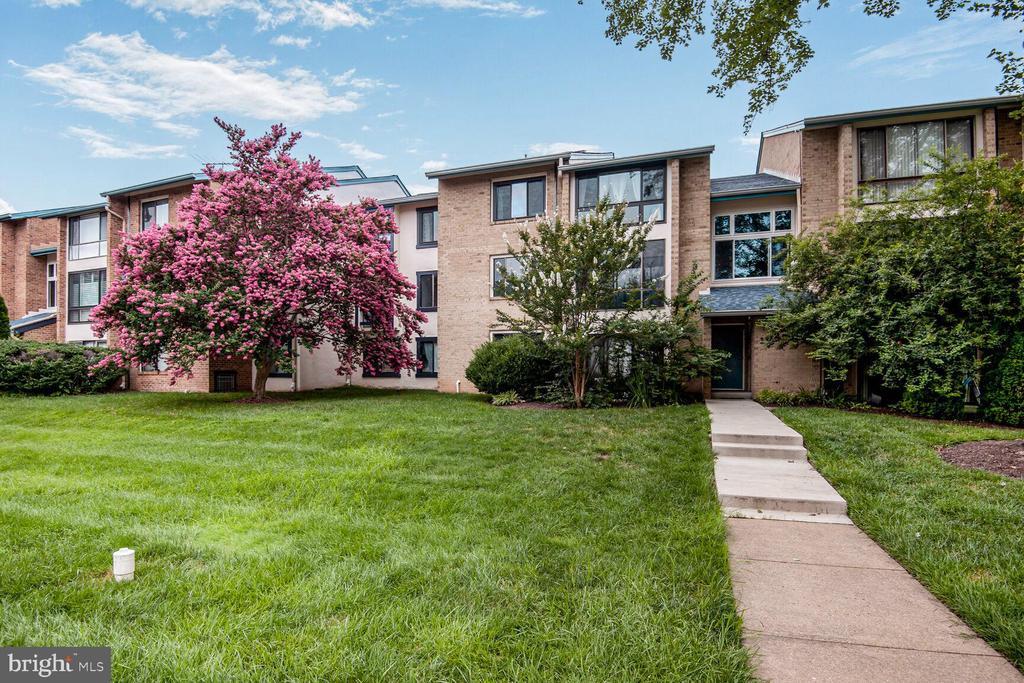 Foto principal - 10223 Valentino Dr
