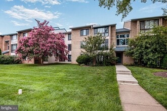 Building Photo - 10223 Valentino Dr