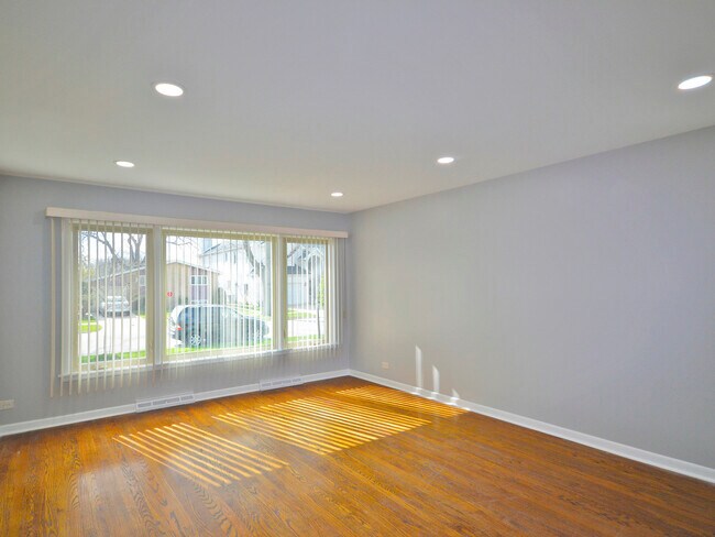 Foto del edificio - 8931 Moody Ave