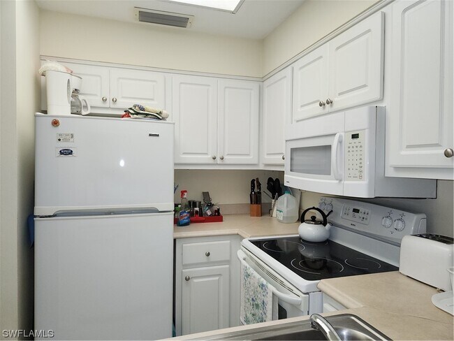 Building Photo - 3320 Olympic Dr