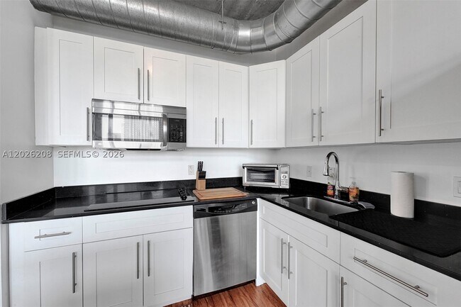 Foto del edificio - 690 SW 1st St